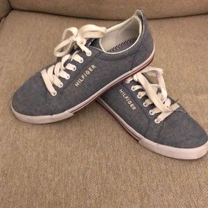 Tommy Hilfiger Size 5 shoes